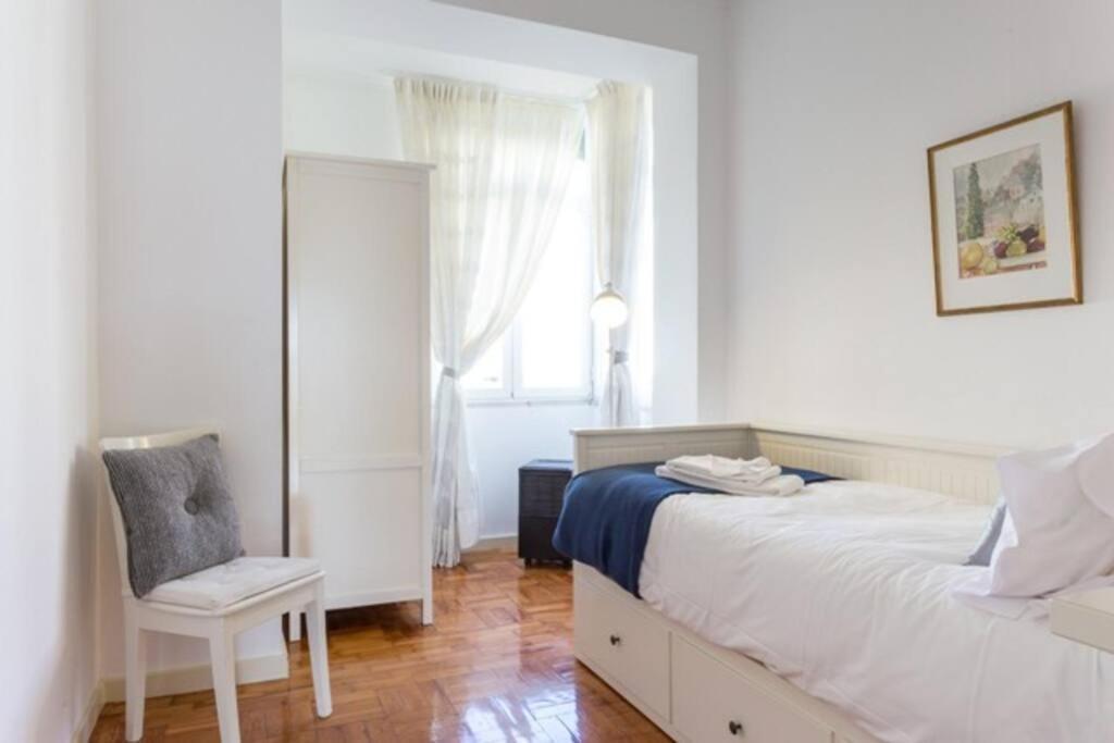 Apartment Carcavelos - *